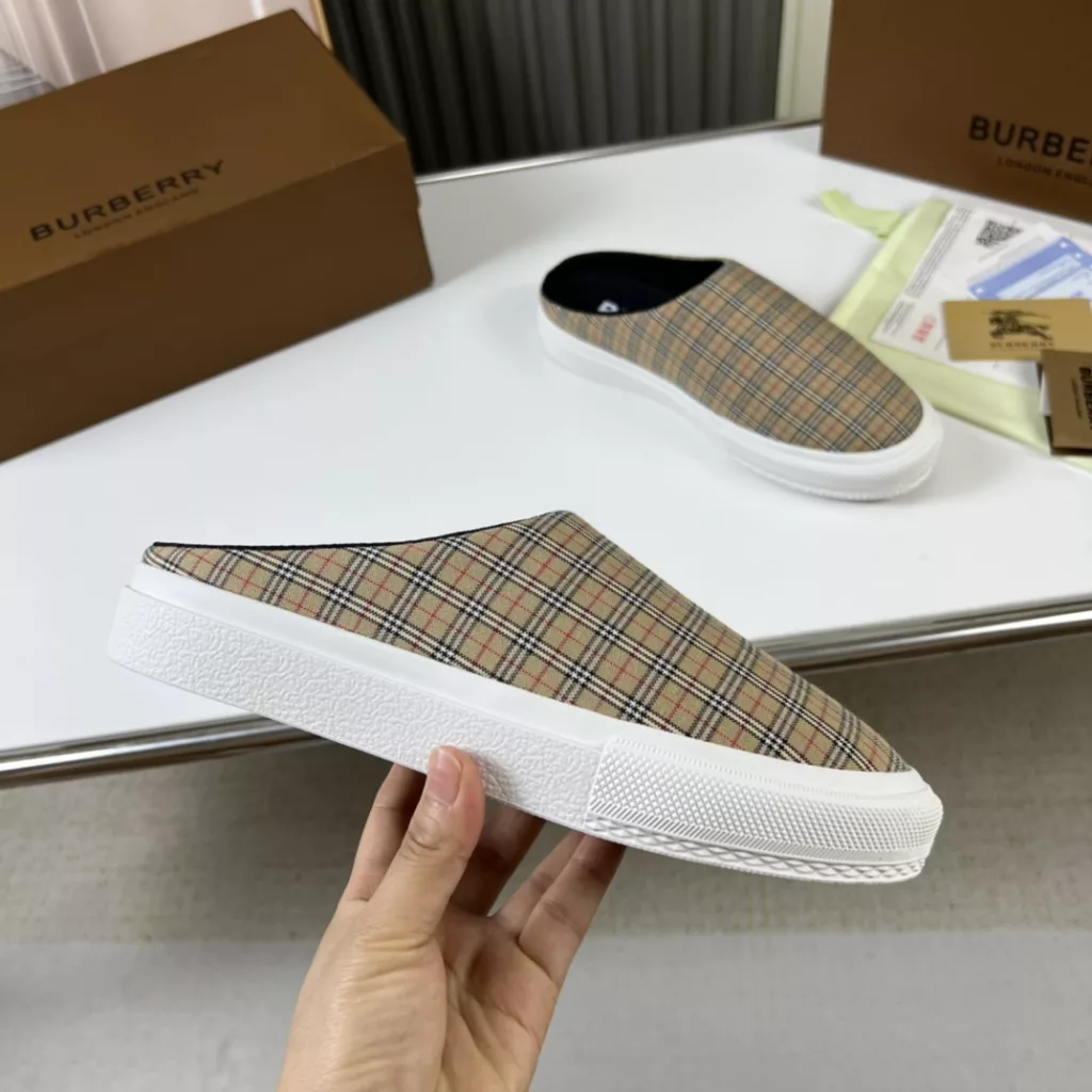 🔥 Burberry. Official website 1:1 couples explosive hot 👩‍❤️‍👨 TB LOGO exclusive label pattern, classic hemp woven shoes, using flexible sheepskin material, TB decorative exclusive logo pattern.<br>Upper: 100% original fabric<br>Lining: 100% sheepskin<br>Sole: 100% rubber / PU<br>SIZE : 35-46 (45.46 non-refundable)