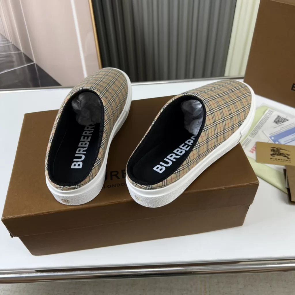 🔥 Burberry. Official website 1:1 couples explosive hot 👩‍❤️‍👨 TB LOGO exclusive label pattern, classic hemp woven shoes, using flexible sheepskin material, TB decorative exclusive logo pattern.<br>Upper: 100% original fabric<br>Lining: 100% sheepskin<br>Sole: 100% rubber / PU<br>SIZE : 35-46 (45.46 non-refundable)