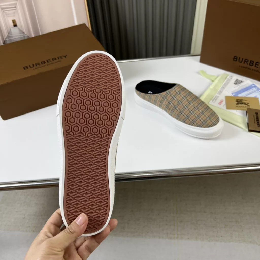 🔥 Burberry. Official website 1:1 couples explosive hot 👩‍❤️‍👨 TB LOGO exclusive label pattern, classic hemp woven shoes, using flexible sheepskin material, TB decorative exclusive logo pattern.<br>Upper: 100% original fabric<br>Lining: 100% sheepskin<br>Sole: 100% rubber / PU<br>SIZE : 35-46 (45.46 non-refundable)