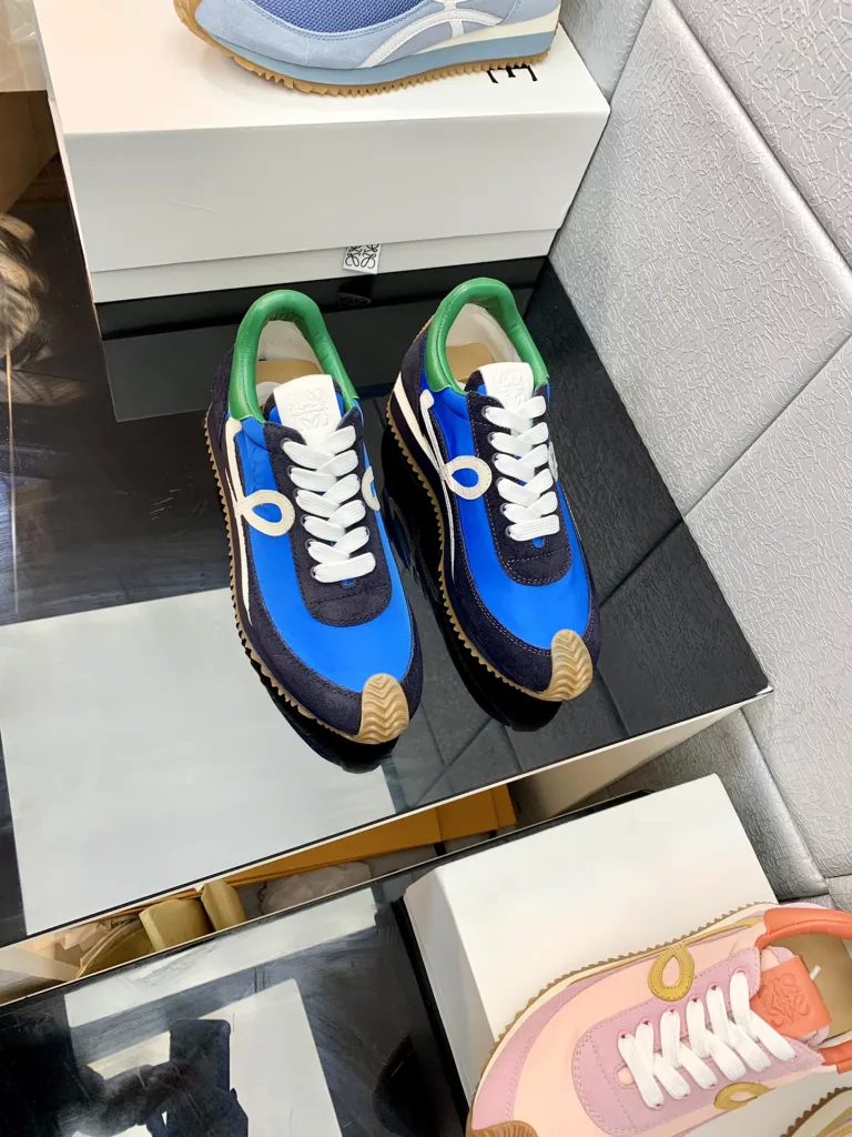 LOEWE Loewe Agam shoes 2021 early spring new casual sports shoes men and women code couple models<br>Material: suede cowhide + parachute waterproof cloth + first layer of cowhide<br>Lining: cowhide + cowhide cushion foot<br>Size: 35-44<br>Full set of packaging, counter the latest high-end flip-flop magnet box