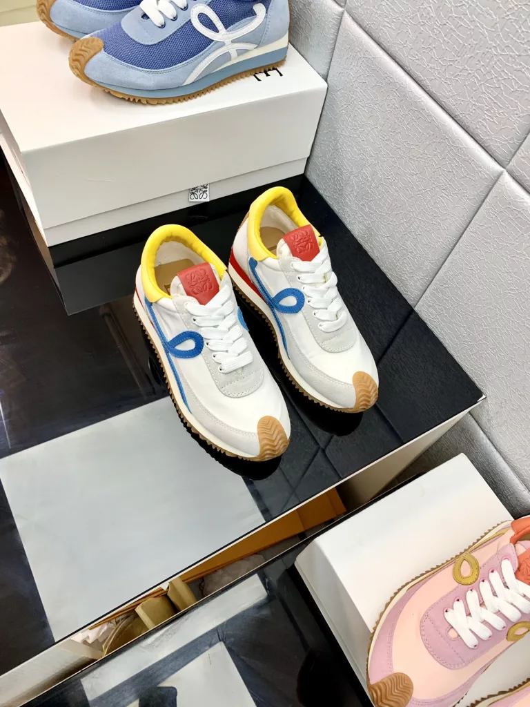 LOEWE Loewe Agam shoes 2021 early spring new casual sports shoes men and women code couple models<br>Material: suede cowhide + parachute waterproof cloth + first layer of cowhide<br>Lining: cowhide + cowhide cushion foot<br>Size: 35-44<br>Full set of packaging, counter the latest high-end flip-flop magnet box