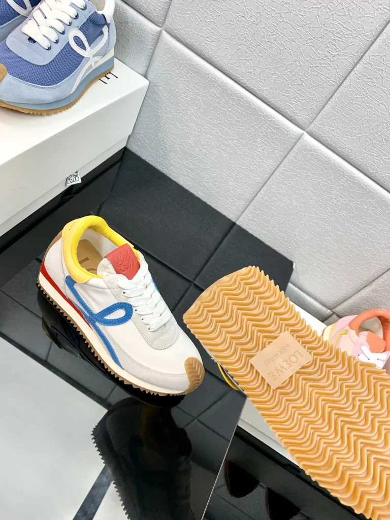 LOEWE Loewe Agam shoes 2021 early spring new casual sports shoes men and women code couple models<br>Material: suede cowhide + parachute waterproof cloth + first layer of cowhide<br>Lining: cowhide + cowhide cushion foot<br>Size: 35-44<br>Full set of packaging, counter the latest high-end flip-flop magnet box