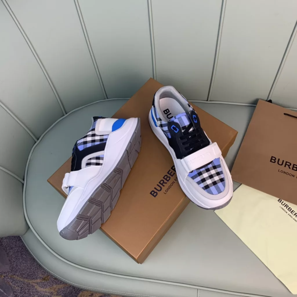 BURBERRY Burberry's latest thick-soled sneakers, couple pop 💑 hot sale🔥<br>Made of vintage plaid, suede and leather with a prominent curved sole ✔️<br>Upper:48% cotton, 52% calf leather, Lining:60% polyester, 40% sheepskin Sole:100% rubber Original 1:1 top quality cow goods ⬆️⬆️<br>Women's 35-40 Men's 39-45 (women's 40. men's 38.45 non-refundable)<br>🎁 counter one to one packaging