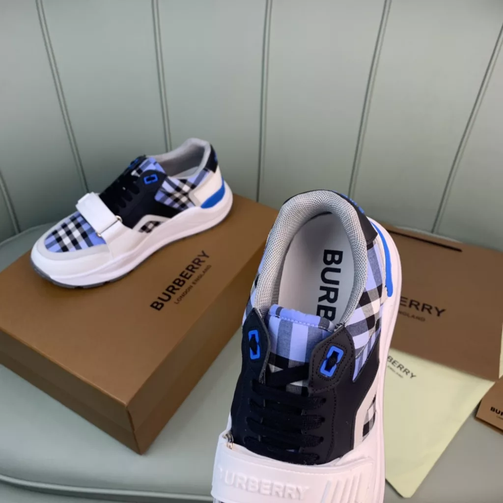 BURBERRY Burberry's latest thick-soled sneakers, couple pop 💑 hot sale🔥<br>Made of vintage plaid, suede and leather with a prominent curved sole ✔️<br>Upper:48% cotton, 52% calf leather, Lining:60% polyester, 40% sheepskin Sole:100% rubber Original 1:1 top quality cow goods ⬆️⬆️<br>Women's 35-40 Men's 39-45 (women's 40. men's 38.45 non-refundable)<br>🎁 counter one to one packaging