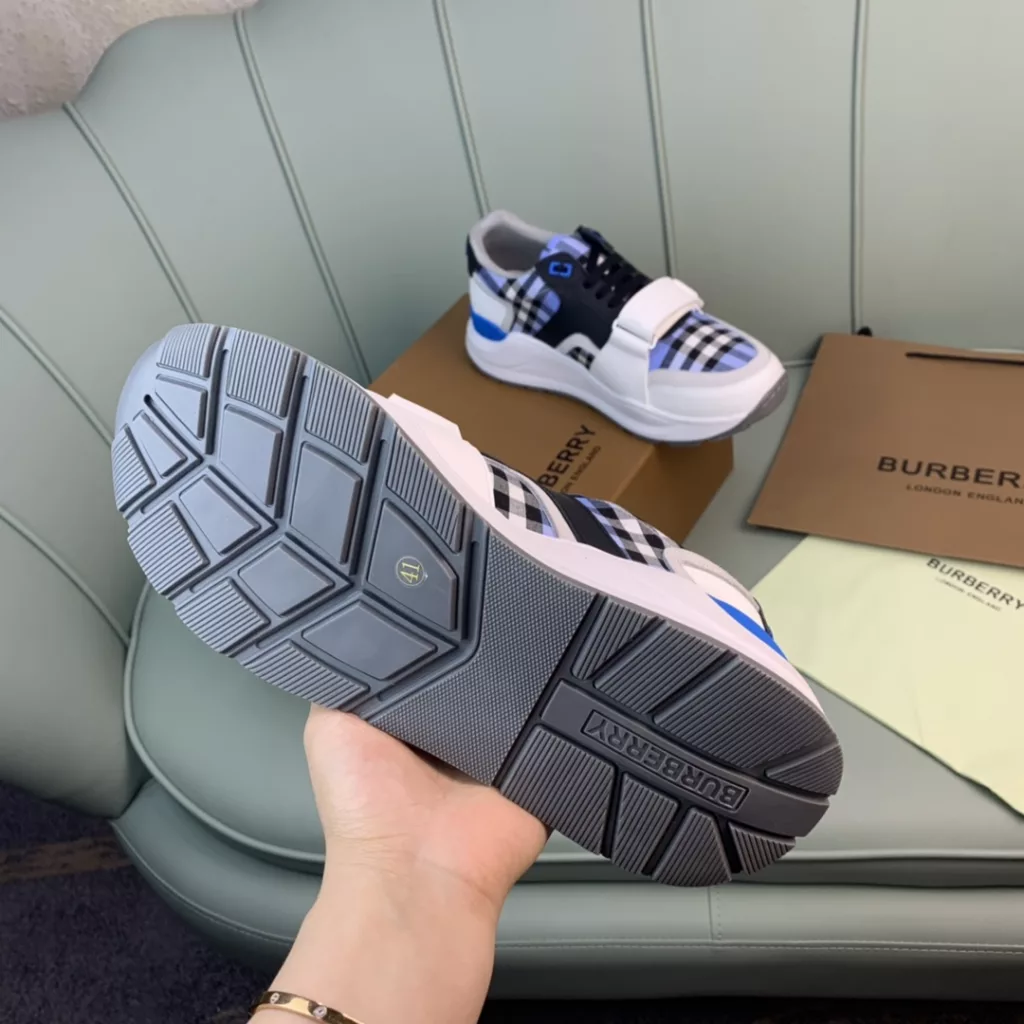 BURBERRY Burberry's latest thick-soled sneakers, couple pop 💑 hot sale🔥<br>Made of vintage plaid, suede and leather with a prominent curved sole ✔️<br>Upper:48% cotton, 52% calf leather, Lining:60% polyester, 40% sheepskin Sole:100% rubber Original 1:1 top quality cow goods ⬆️⬆️<br>Women's 35-40 Men's 39-45 (women's 40. men's 38.45 non-refundable)<br>🎁 counter one to one packaging