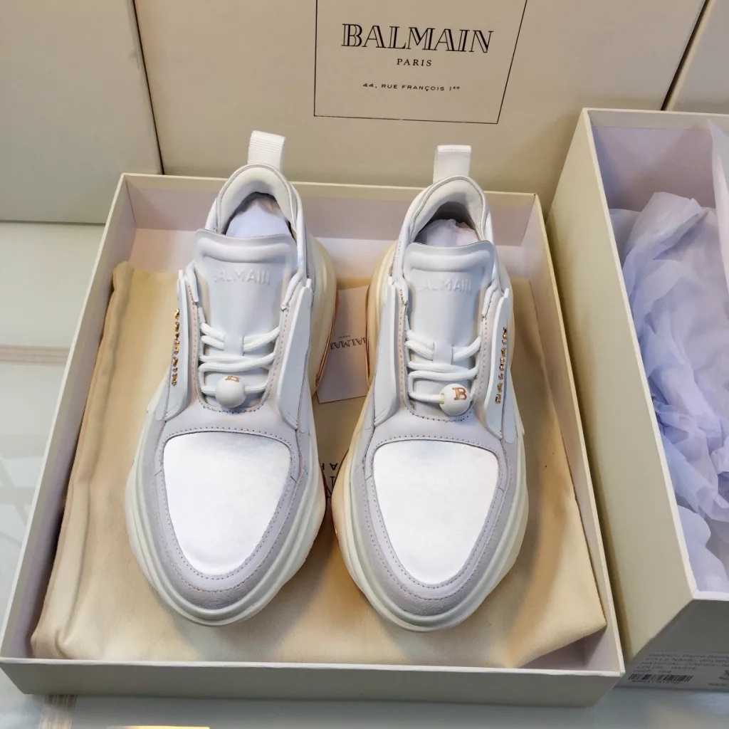 The original version of the development, welcome to compare the quality of<br>Balmain old man shoes, sock boots, long wear does not deform<br>Size: 34-41<br>Full set of packaging