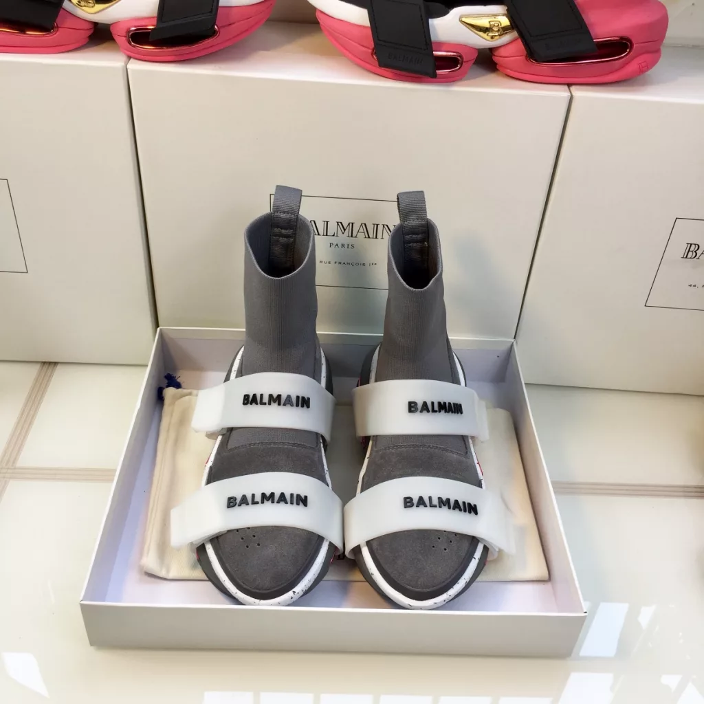 Top version<br>The original version of the development, welcome to compare the quality of<br>Balmain old man shoes, sock boots, long wear does not deform<br>Size: 34-41 39-45<br>Full set of packaging