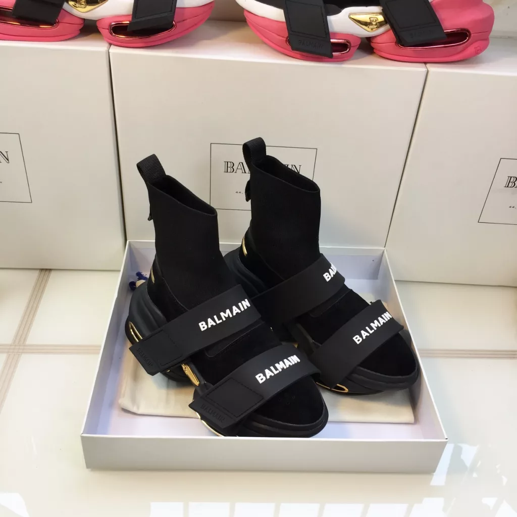 Top version<br>The original version of the development, welcome to compare the quality of<br>Balmain old man shoes, sock boots, long wear does not deform<br>Size: 34-41 39-45<br>Full set of packaging