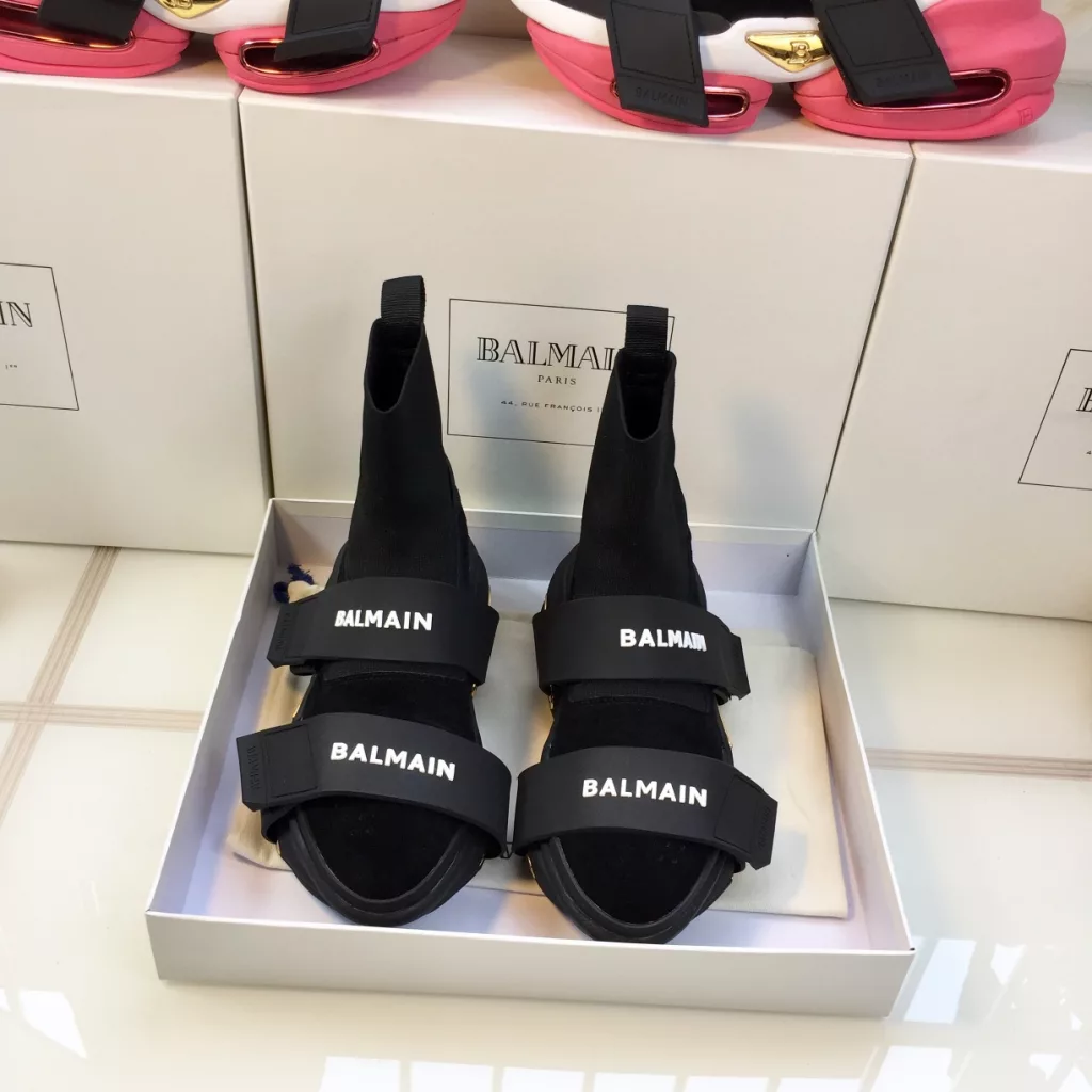 Top version<br>The original version of the development, welcome to compare the quality of<br>Balmain old man shoes, sock boots, long wear does not deform<br>Size: 34-41 39-45<br>Full set of packaging