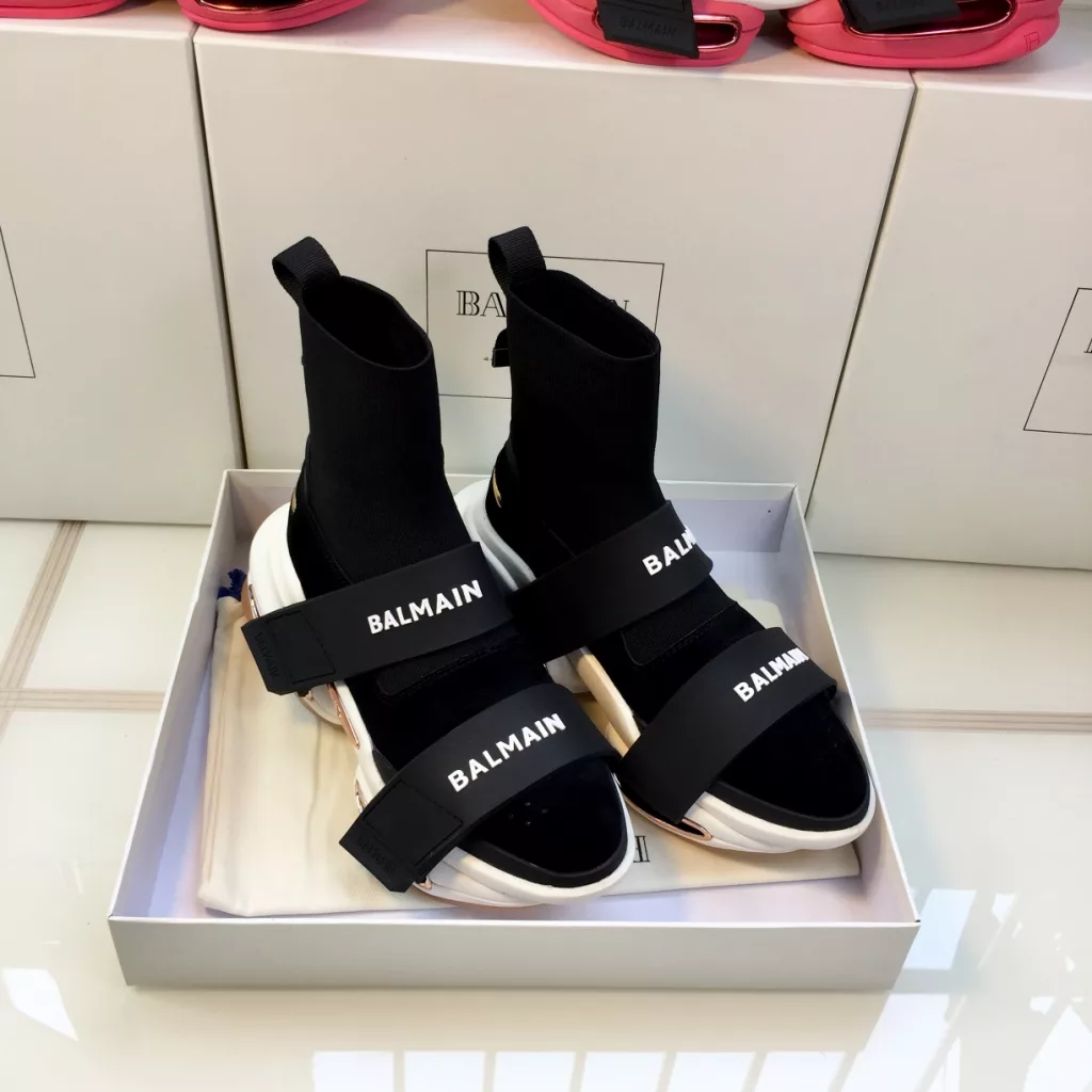 Top version<br>The original version of the development, welcome to compare the quality of<br>Balmain old man shoes, sock boots, long wear does not deform<br>Size: 34-41 39-45<br>Full set of packaging