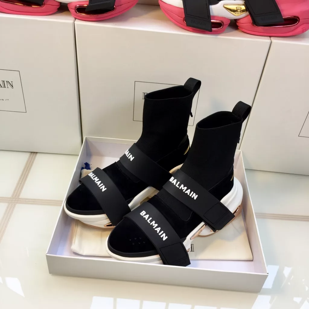 Top version<br>The original version of the development, welcome to compare the quality of<br>Balmain old man shoes, sock boots, long wear does not deform<br>Size: 34-41 39-45<br>Full set of packaging