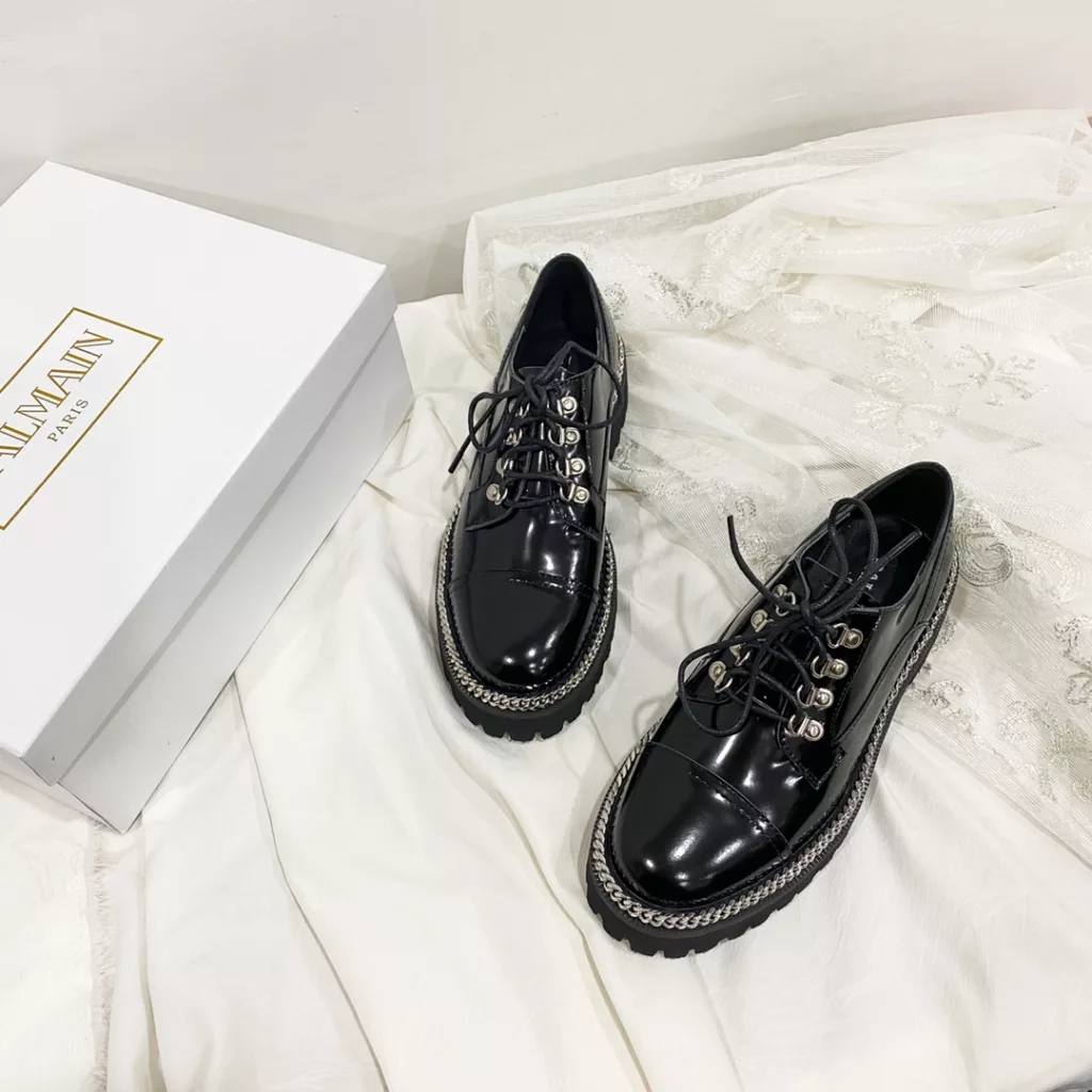 Versatile original version<br>✿ upper material: super soft open edge bead cowhide<br>✿ shoe material: imported sheepskin lining<br>✿Chain material: electroplated silver chain (never embroidered)<br>✿sole material: rubber foam Y version of the outsole + seamless splicing chain ⛓️ process<br>✿Optional size: 35 36 37 38 39 40