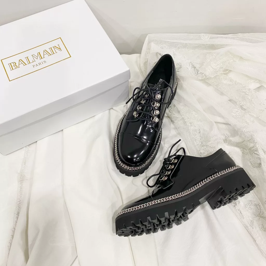 Versatile original version<br>✿ upper material: super soft open edge bead cowhide<br>✿ shoe material: imported sheepskin lining<br>✿Chain material: electroplated silver chain (never embroidered)<br>✿sole material: rubber foam Y version of the outsole + seamless splicing chain ⛓️ process<br>✿Optional size: 35 36 37 38 39 40