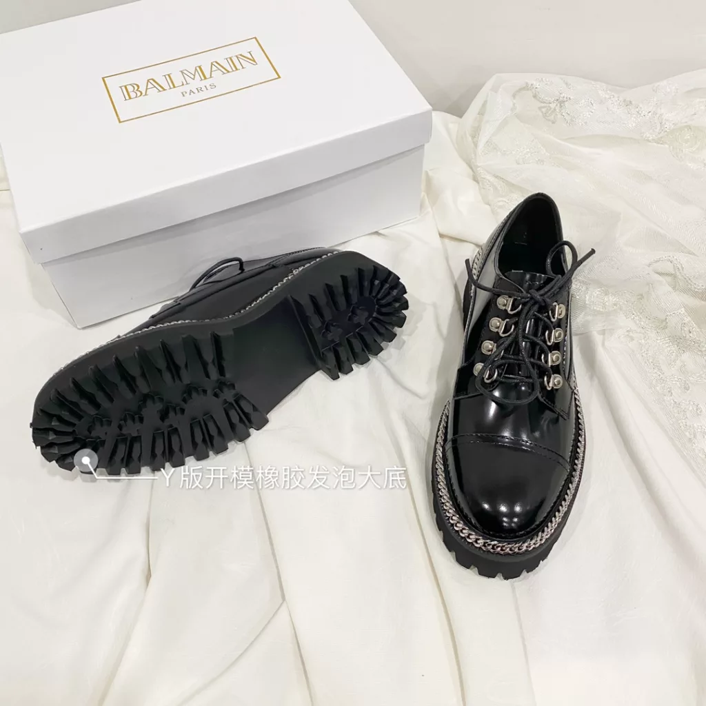 Versatile original version<br>✿ upper material: super soft open edge bead cowhide<br>✿ shoe material: imported sheepskin lining<br>✿Chain material: electroplated silver chain (never embroidered)<br>✿sole material: rubber foam Y version of the outsole + seamless splicing chain ⛓️ process<br>✿Optional size: 35 36 37 38 39 40