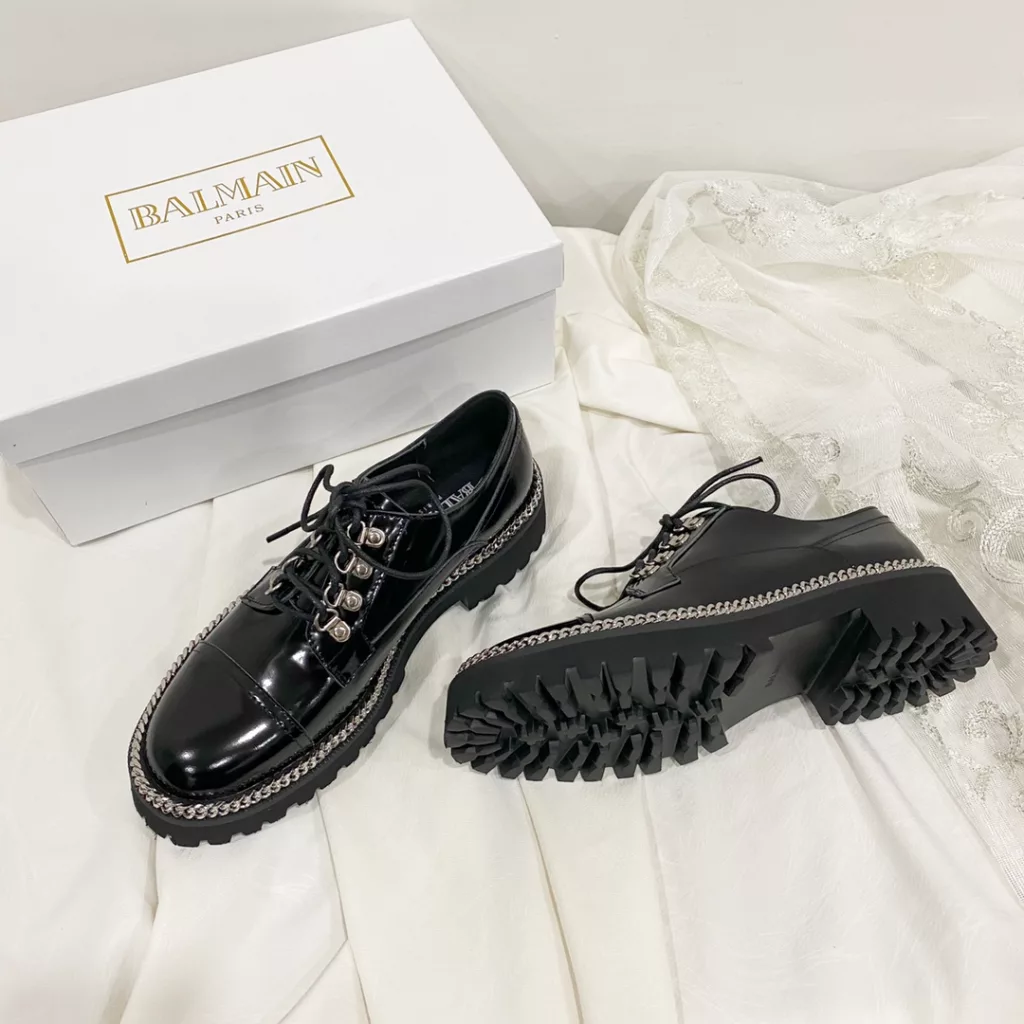 Versatile original version<br>✿ upper material: super soft open edge bead cowhide<br>✿ shoe material: imported sheepskin lining<br>✿Chain material: electroplated silver chain (never embroidered)<br>✿sole material: rubber foam Y version of the outsole + seamless splicing chain ⛓️ process<br>✿Optional size: 35 36 37 38 39 40