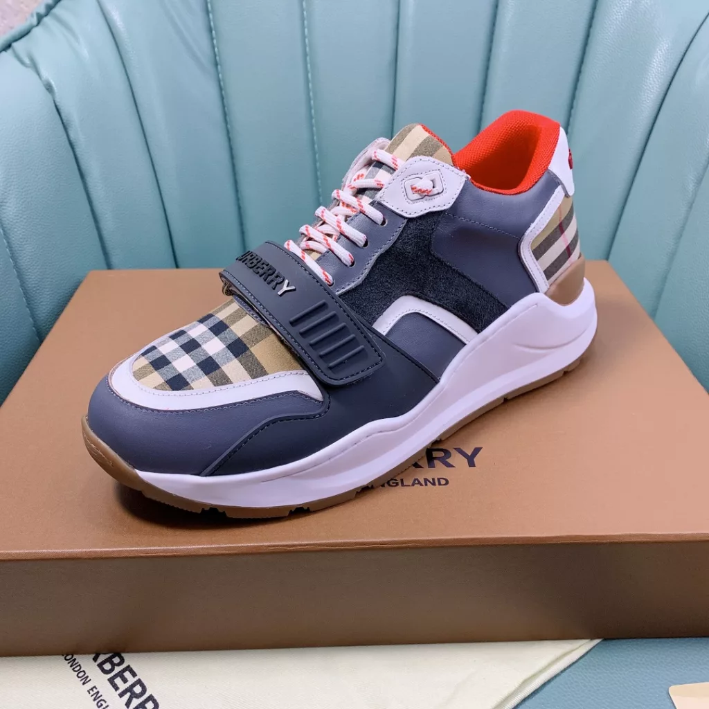 BURBERRY Burberry's latest thick-soled sneakers, couple pop 💑 hot sale🔥<br>Made of vintage plaid, suede and leather with a prominent curved sole ✔️<br>Upper:48% cotton, 52% calf leather, Lining:60% polyester, 40% sheepskin Sole:100% rubber Original 1:1 top quality cow goods ⬆️⬆️<br>Women's 35-40 Men's 39-45 (women's 40. men's 38.45 non-refundable)<br>🎁 counter one to one packaging