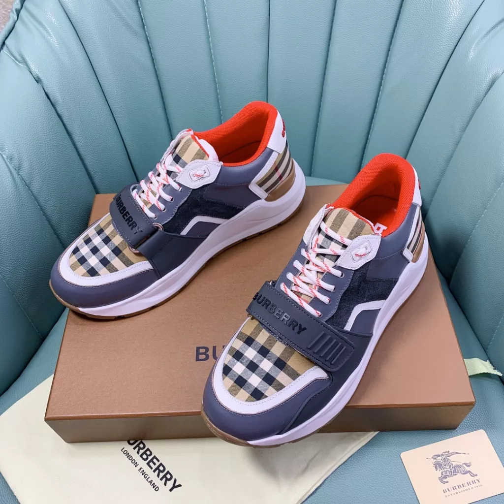 BURBERRY Burberry's latest thick-soled sneakers, couple pop 💑 hot sale🔥<br>Made of vintage plaid, suede and leather with a prominent curved sole ✔️<br>Upper:48% cotton, 52% calf leather, Lining:60% polyester, 40% sheepskin Sole:100% rubber Original 1:1 top quality cow goods ⬆️⬆️<br>Women's 35-40 Men's 39-45 (women's 40. men's 38.45 non-refundable)<br>🎁 counter one to one packaging