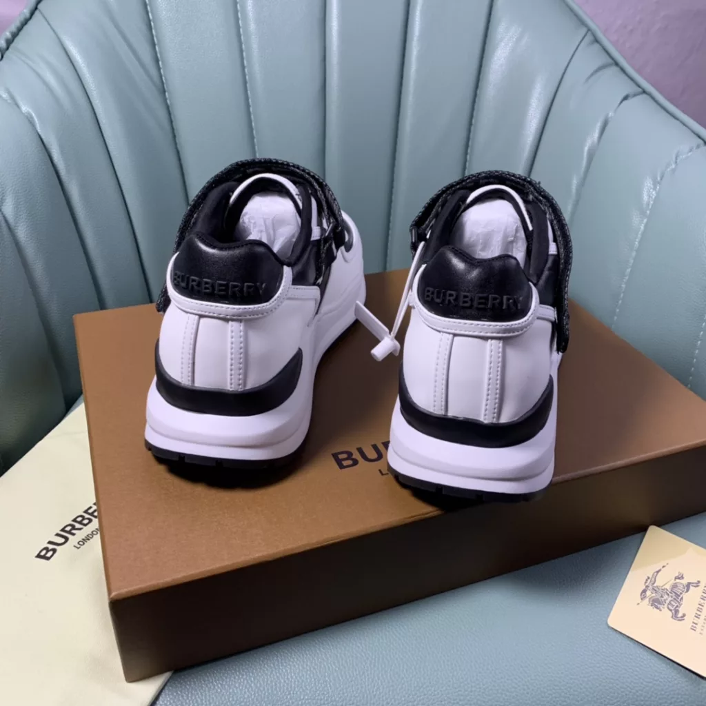 BURBERRY Burberry's latest thick-soled sneakers, couple pop 💑 hot sale🔥<br>Made of vintage plaid, suede and leather with a prominent curved sole ✔️<br>Upper:48% cotton, 52% calf leather, Lining:60% polyester, 40% sheepskin Sole:100% rubber Original 1:1 top quality cow goods ⬆️⬆️<br>Women's 35-40 Men's 39-45 (women's 40. men's 38.45 non-refundable)<br>🎁 counter one to one packaging