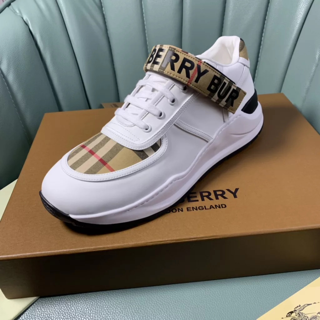 BURBERRY Burberry's latest thick-soled sneakers, couple pop 💑 hot sale🔥<br>Made of vintage plaid, suede and leather with a prominent curved sole ✔️<br>Upper:48% cotton, 52% calf leather, Lining:60% polyester, 40% sheepskin Sole:100% rubber Original 1:1 top quality cow goods ⬆️⬆️<br>Women's 35-40 Men's 39-45 (women's 40. men's 38.45 non-refundable)<br>🎁 counter one to one packaging