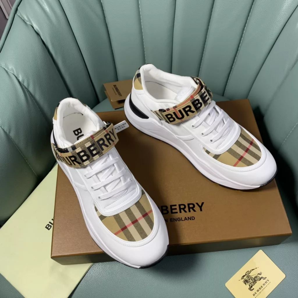 BURBERRY Burberry's latest thick-soled sneakers, couple pop 💑 hot sale🔥<br>Made of vintage plaid, suede and leather with a prominent curved sole ✔️<br>Upper:48% cotton, 52% calf leather, Lining:60% polyester, 40% sheepskin Sole:100% rubber Original 1:1 top quality cow goods ⬆️⬆️<br>Women's 35-40 Men's 39-45 (women's 40. men's 38.45 non-refundable)<br>🎁 counter one to one packaging