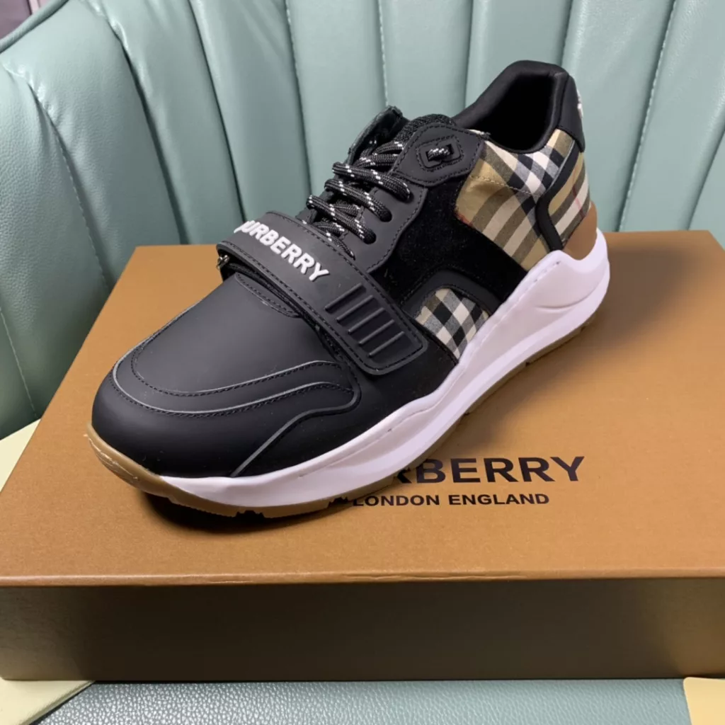 BURBERRY Burberry's latest thick-soled sneakers, couple pop 💑 hot sale🔥<br>Made of vintage plaid, suede and leather with a prominent curved sole ✔️<br>Upper:48% cotton, 52% calf leather, Lining:60% polyester, 40% sheepskin Sole:100% rubber Original 1:1 top quality cow goods ⬆️⬆️<br>Women's 35-40 Men's 39-45 (women's 40. men's 38.45 non-refundable)<br>🎁 counter one to one packaging