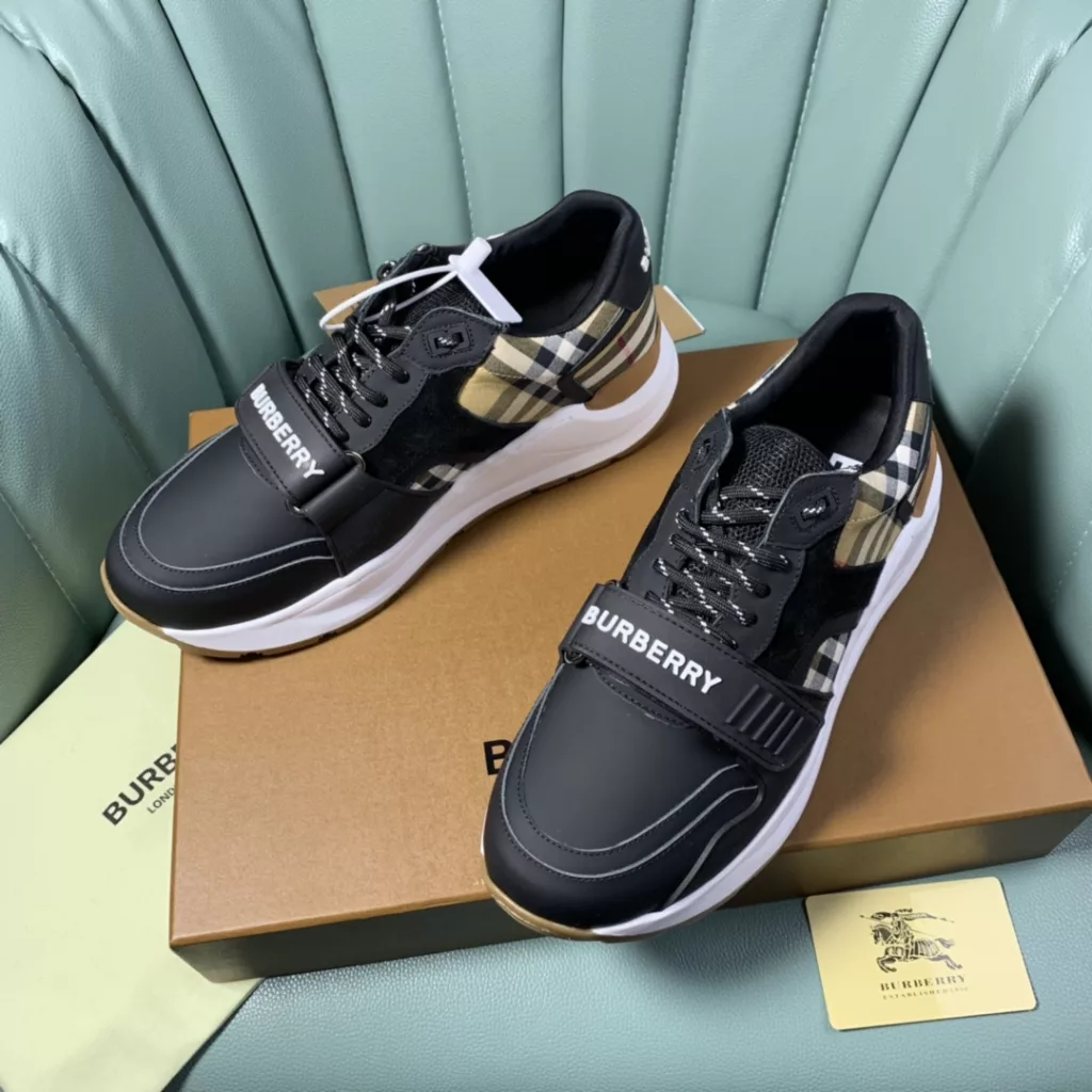 BURBERRY Burberry's latest thick-soled sneakers, couple pop 💑 hot sale🔥<br>Made of vintage plaid, suede and leather with a prominent curved sole ✔️<br>Upper:48% cotton, 52% calf leather, Lining:60% polyester, 40% sheepskin Sole:100% rubber Original 1:1 top quality cow goods ⬆️⬆️<br>Women's 35-40 Men's 39-45 (women's 40. men's 38.45 non-refundable)<br>🎁 counter one to one packaging