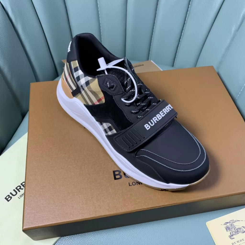 BURBERRY Burberry's latest thick-soled sneakers, couple pop 💑 hot sale🔥<br>Made of vintage plaid, suede and leather with a prominent curved sole ✔️<br>Upper:48% cotton, 52% calf leather, Lining:60% polyester, 40% sheepskin Sole:100% rubber Original 1:1 top quality cow goods ⬆️⬆️<br>Women's 35-40 Men's 39-45 (women's 40. men's 38.45 non-refundable)<br>🎁 counter one to one packaging