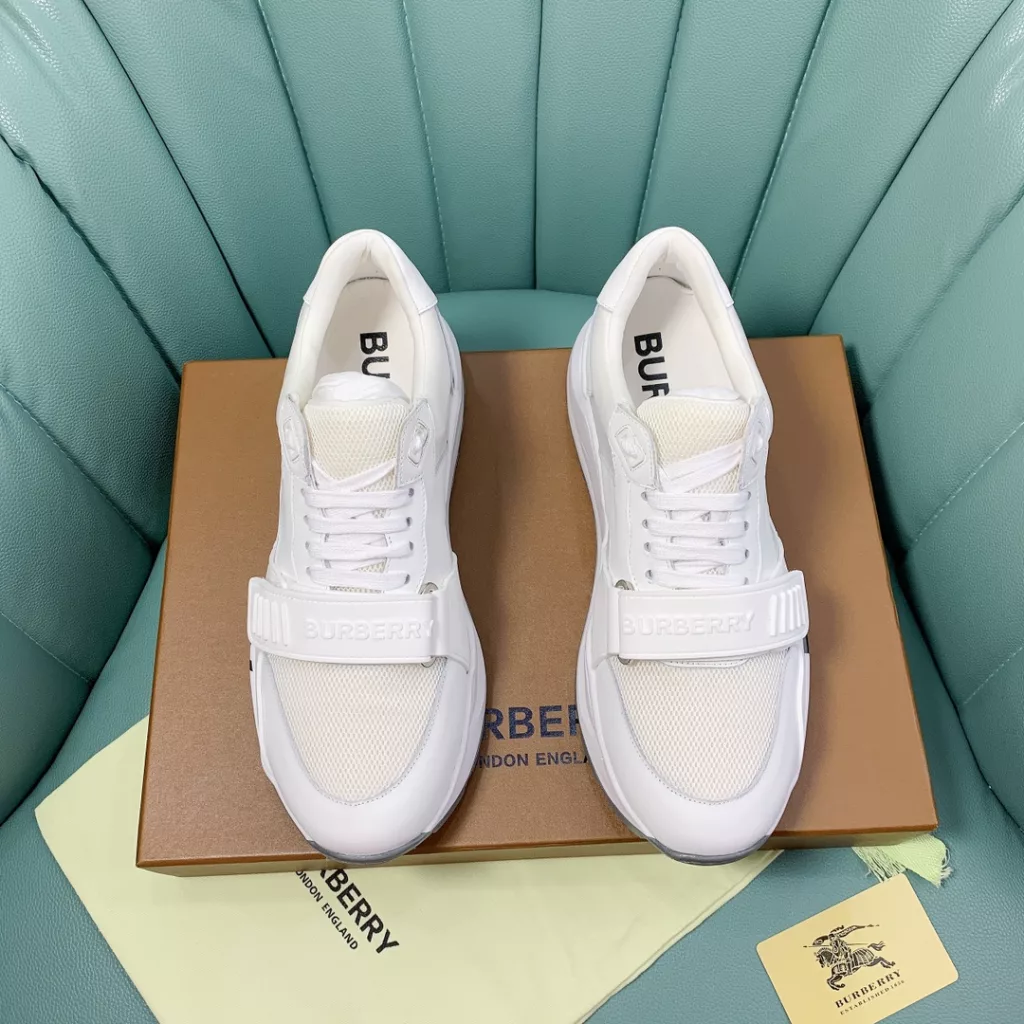 BURBERRY Burberry's latest thick-soled sneakers, couple pop 💑 hot sale🔥<br>Made of vintage plaid, suede and leather with a prominent curved sole ✔️<br>Upper:48% cotton, 52% calf leather, Lining:60% polyester, 40% sheepskin Sole:100% rubber Original 1:1 top quality cow goods ⬆️⬆️<br>Women's 35-40 Men's 39-45 (women's 40. men's 38.45 non-refundable)<br>🎁 counter one to one packaging