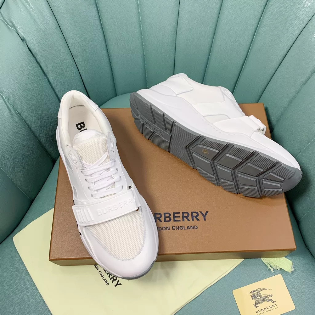 BURBERRY Burberry's latest thick-soled sneakers, couple pop 💑 hot sale🔥<br>Made of vintage plaid, suede and leather with a prominent curved sole ✔️<br>Upper:48% cotton, 52% calf leather, Lining:60% polyester, 40% sheepskin Sole:100% rubber Original 1:1 top quality cow goods ⬆️⬆️<br>Women's 35-40 Men's 39-45 (women's 40. men's 38.45 non-refundable)<br>🎁 counter one to one packaging