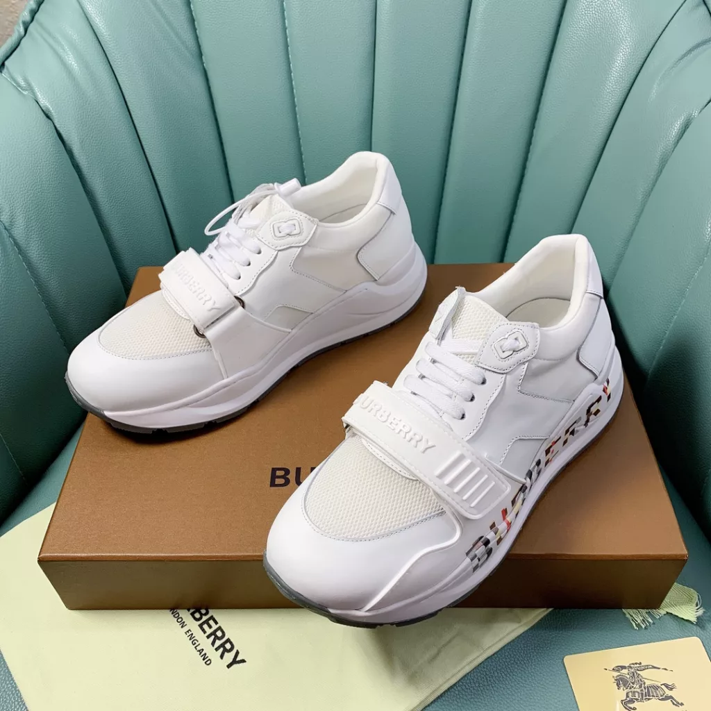 BURBERRY Burberry's latest thick-soled sneakers, couple pop 💑 hot sale🔥<br>Made of vintage plaid, suede and leather with a prominent curved sole ✔️<br>Upper:48% cotton, 52% calf leather, Lining:60% polyester, 40% sheepskin Sole:100% rubber Original 1:1 top quality cow goods ⬆️⬆️<br>Women's 35-40 Men's 39-45 (women's 40. men's 38.45 non-refundable)<br>🎁 counter one to one packaging