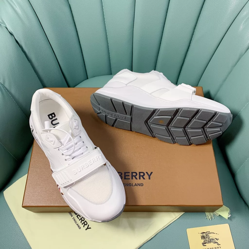 BURBERRY Burberry's latest thick-soled sneakers, couple pop 💑 hot sale🔥<br>Made of vintage plaid, suede and leather with a prominent curved sole ✔️<br>Upper:48% cotton, 52% calf leather, Lining:60% polyester, 40% sheepskin Sole:100% rubber Original 1:1 top quality cow goods ⬆️⬆️<br>Women's 35-40 Men's 39-45 (women's 40. men's 38.45 non-refundable)<br>🎁 counter one to one packaging