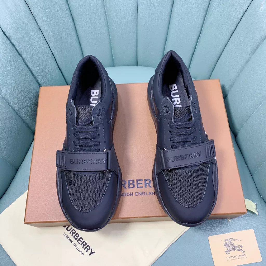 BURBERRY Burberry's latest thick-soled sneakers, couple pop 💑 hot sale🔥<br>Made of vintage plaid, suede and leather with a prominent curved sole ✔️<br>Upper:48% cotton, 52% calf leather, Lining:60% polyester, 40% sheepskin Sole:100% rubber Original 1:1 top quality cow goods ⬆️⬆️<br>Women's 35-40 Men's 39-45 (women's 40. men's 38.45 non-refundable)<br>🎁 counter one to one packaging