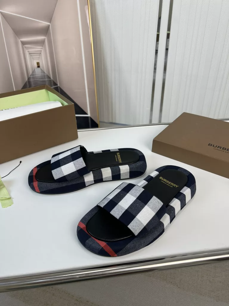 Burberry🔥 Burberry. Official website 1:1 couples explosive hot 👩‍❤️‍👨 TB LOGO exclusive label pattern, classic hemp woven shoes, made of flexible sheepskin, TB decorated with exclusive logo pattern.<br>Upper: 100% original fabric<br>Lining: 100% sheepskin<br>Sole: 100% rubber / PU<br>SIZE : 35-46 (45.46 non-refundable)