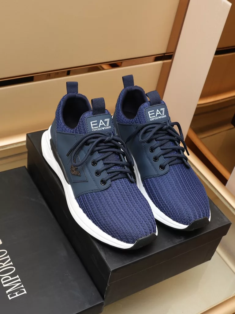 [Armani] new men's fashion casual shoes 🇨🇳 original single quality 💯 exquisite and elaborate details, using Italian imported breathable cloth ➕ luxury sheepskin cushion foot 🌶 🌶 rubber wear-resistant non-slip outsole, comfortable to wear 🎋 craft exquisite Fine workmanship, worth having 🍉Color: two colors available Yardage: 38-44