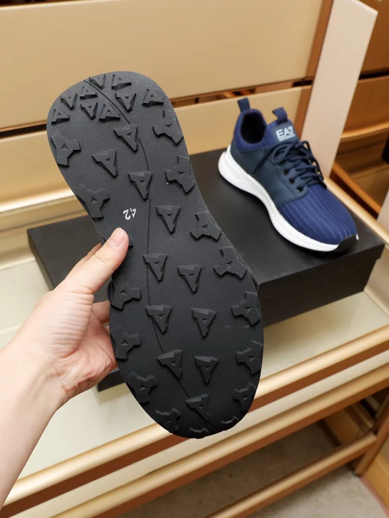 [Armani] new men's fashion casual shoes 🇨🇳 original single quality 💯 exquisite and elaborate details, using Italian imported breathable cloth ➕ luxury sheepskin cushion foot 🌶 🌶 rubber wear-resistant non-slip outsole, comfortable to wear 🎋 craft exquisite Fine workmanship, worth having 🍉Color: two colors available Yardage: 38-44