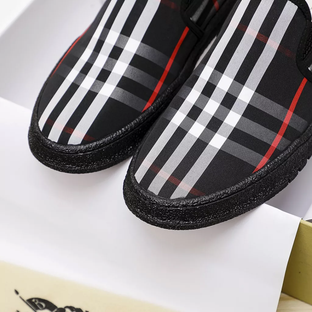 BURBERRY] Burberry genuine original single top high-end casual shoes 🇨🇳 superb craftsmanship, this fabric using high mercerized fabric 💯 head 🐷 leather lining , suitable for drivers driving travel 🌴 original non-slip wear-resistant rubber outsole, versatile style, worth having 🍓 yardage 38-44 , 2 colors available, a large number of stock