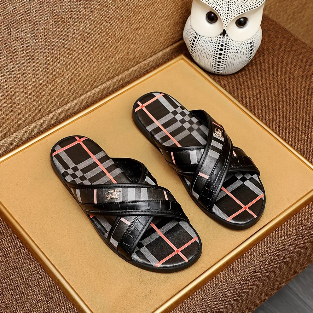 Trade mark: BURBERRY 「BURBERRY」 slippers<br>Regular size code: 38-44<br>Commodity material: selected original material, original outsole