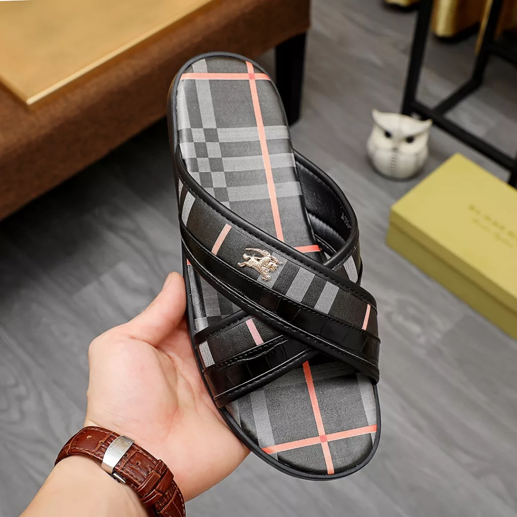 Trade mark: BURBERRY 「BURBERRY」 slippers<br>Regular size code: 38-44<br>Commodity material: selected original material, original outsole