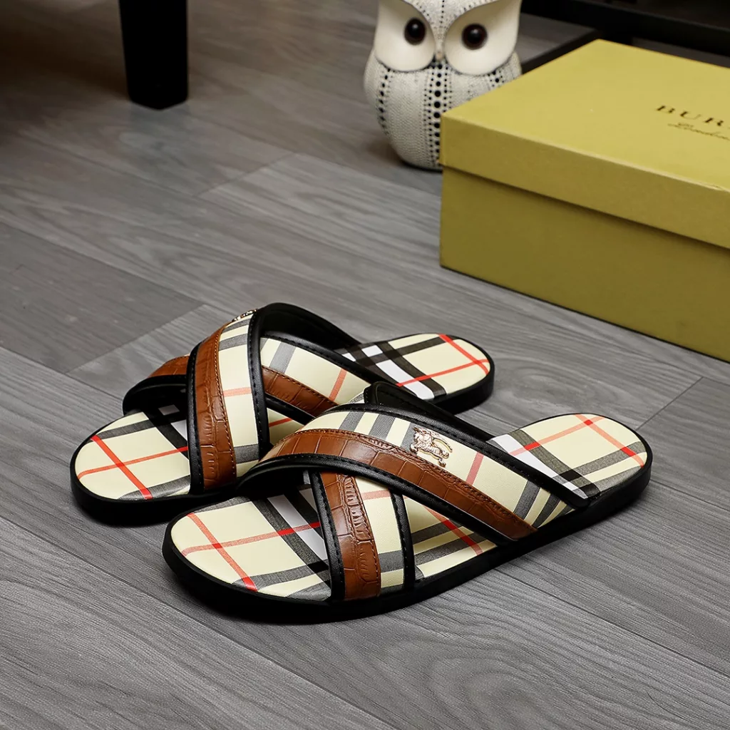 Trade mark: BURBERRY 「BURBERRY」 slippers<br>Regular size code: 38-44<br>Commodity material: selected original material, original outsole