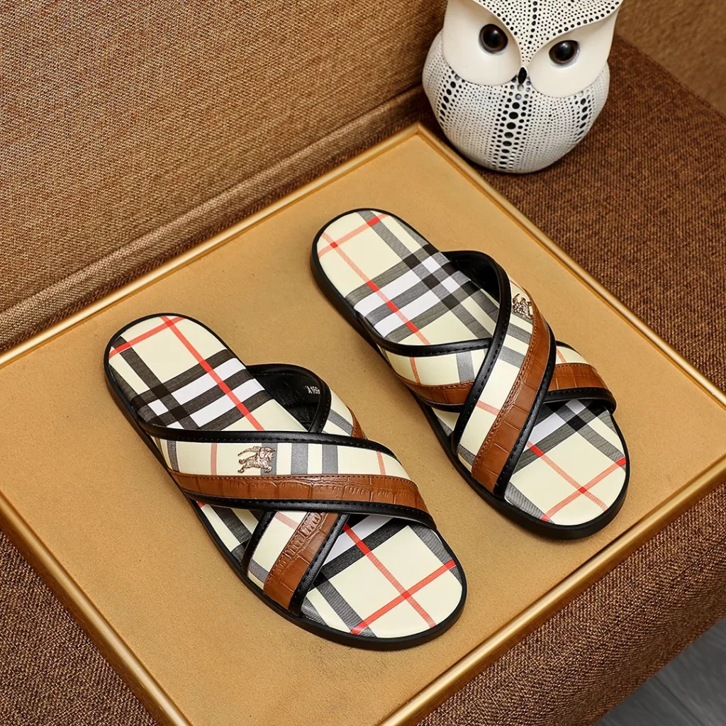 Trade mark: BURBERRY 「BURBERRY」 slippers<br>Regular size code: 38-44<br>Commodity material: selected original material, original outsole