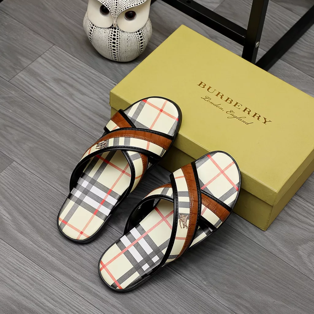 Trade mark: BURBERRY 「BURBERRY」 slippers<br>Regular size code: 38-44<br>Commodity material: selected original material, original outsole