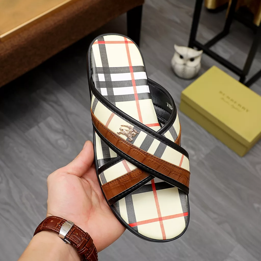 Trade mark: BURBERRY 「BURBERRY」 slippers<br>Regular size code: 38-44<br>Commodity material: selected original material, original outsole