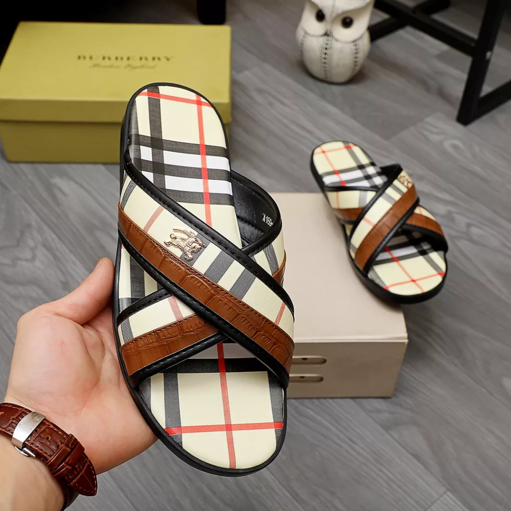 Trade mark: BURBERRY 「BURBERRY」 slippers<br>Regular size code: 38-44<br>Commodity material: selected original material, original outsole