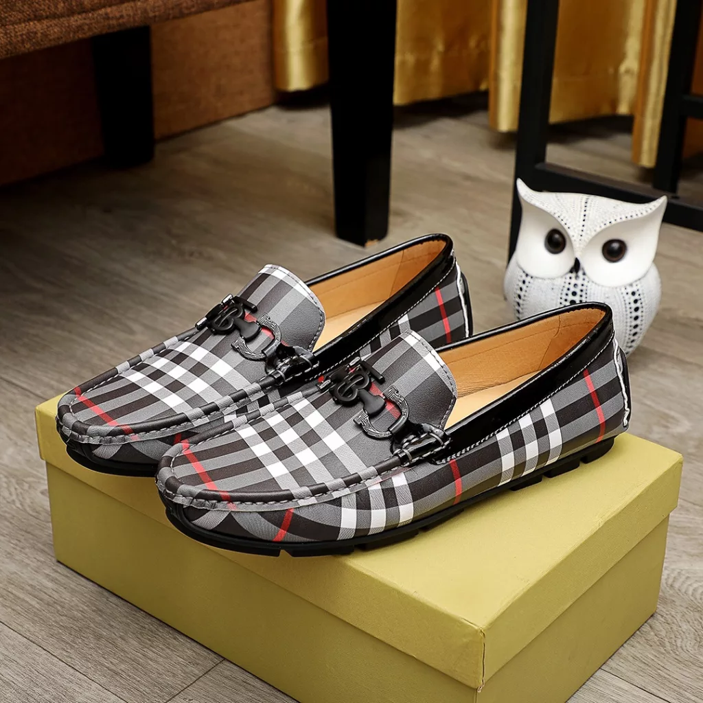 Burberry genuine original top quality high-end beans shoes 🇨🇳 superb craftsmanship, this fabric using printed cowhide 💯 head 🐷 leather lining , suitable for drivers driving trip 🌴 original non-slip wear-resistant rubber outsole, versatile style, worth having 🍓 2 colors available! Yardage 38-45 ……