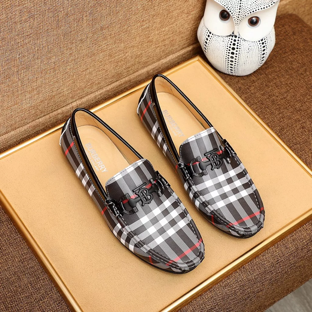 Burberry genuine original top quality high-end beans shoes 🇨🇳 superb craftsmanship, this fabric using printed cowhide 💯 head 🐷 leather lining , suitable for drivers driving trip 🌴 original non-slip wear-resistant rubber outsole, versatile style, worth having 🍓 2 colors available! Yardage 38-45 ……