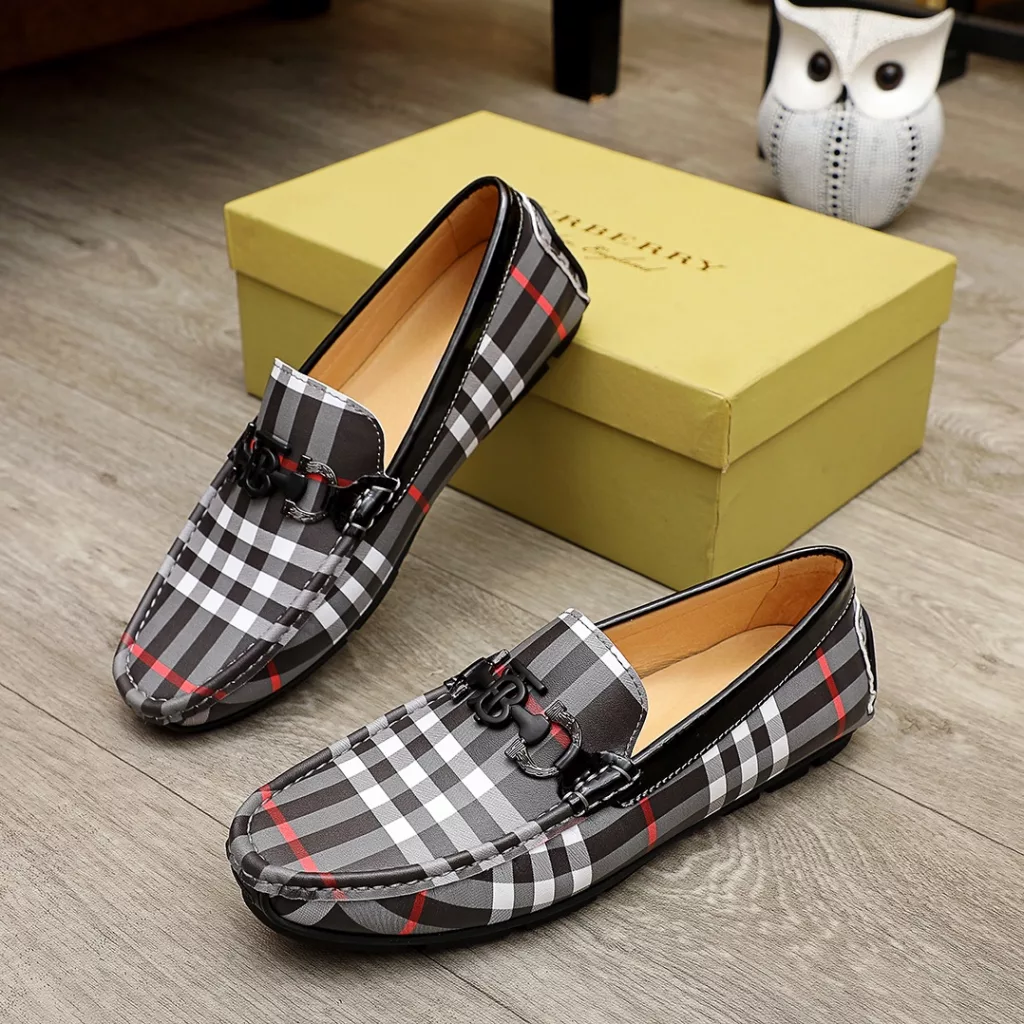 Burberry genuine original top quality high-end beans shoes 🇨🇳 superb craftsmanship, this fabric using printed cowhide 💯 head 🐷 leather lining , suitable for drivers driving trip 🌴 original non-slip wear-resistant rubber outsole, versatile style, worth having 🍓 2 colors available! Yardage 38-45 ……