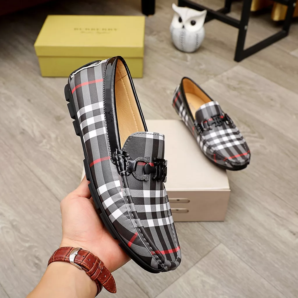 Burberry genuine original top quality high-end beans shoes 🇨🇳 superb craftsmanship, this fabric using printed cowhide 💯 head 🐷 leather lining , suitable for drivers driving trip 🌴 original non-slip wear-resistant rubber outsole, versatile style, worth having 🍓 2 colors available! Yardage 38-45 ……