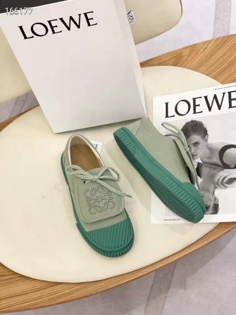 LOEWE 2021 early spring new embroidered canvas shoes cookie shoes, purchase the perfect development of this shoe design foreign fashion sense<br>Super cute fashionable ladies must-have item<br>Black, white, yellow, green<br>Upper: imported high-density canvas<br>Lining: cloth ➕ cowhide cushioned feet<br>Outsole: rubber outsole<br>Size: 35-40