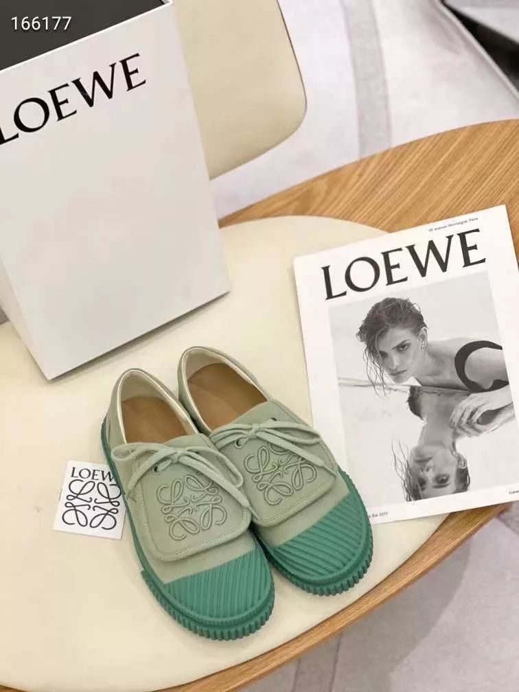 LOEWE 2021 early spring new embroidered canvas shoes cookie shoes, purchase the perfect development of this shoe design foreign fashion sense<br>Super cute fashionable ladies must-have item<br>Black, white, yellow, green<br>Upper: imported high-density canvas<br>Lining: cloth ➕ cowhide cushioned feet<br>Outsole: rubber outsole<br>Size: 35-40