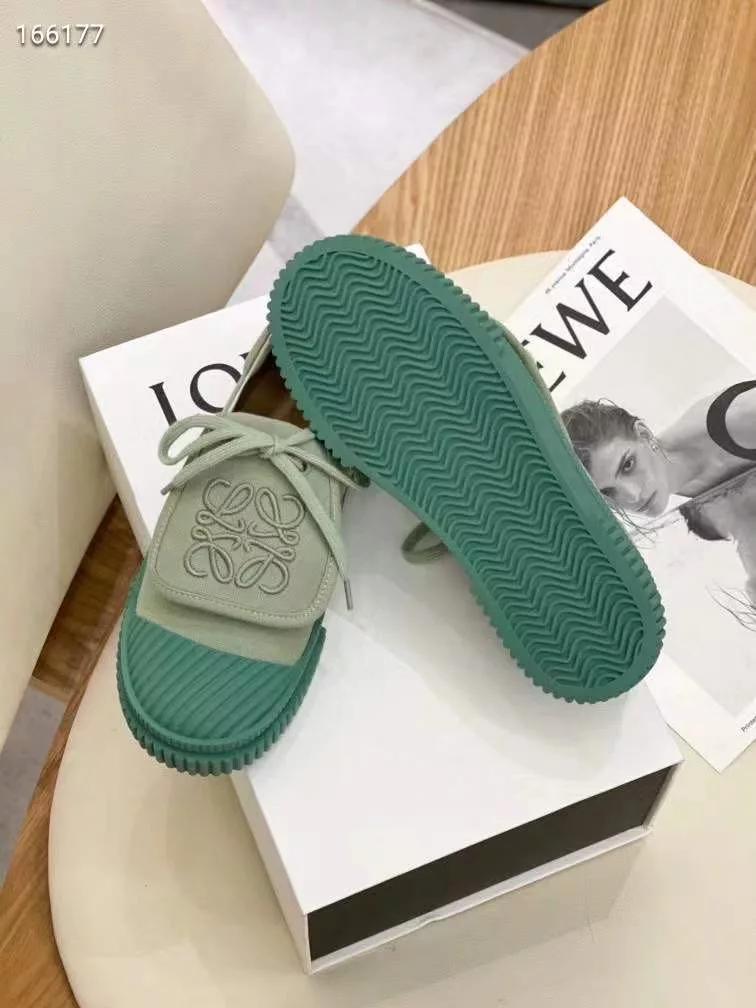 LOEWE 2021 early spring new embroidered canvas shoes cookie shoes, purchase the perfect development of this shoe design foreign fashion sense<br>Super cute fashionable ladies must-have item<br>Black, white, yellow, green<br>Upper: imported high-density canvas<br>Lining: cloth ➕ cowhide cushioned feet<br>Outsole: rubber outsole<br>Size: 35-40